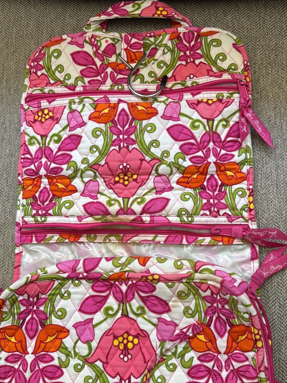 Vintage and retired Vera Bradley, Lilli Bell 28” hanging cosmetic case. - Picture 4 of 6